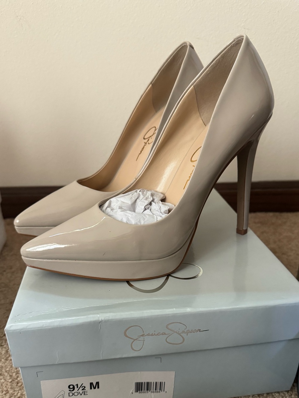Jessica Simpson Dove Patent Pointed-Toe Pumps in Light Gray